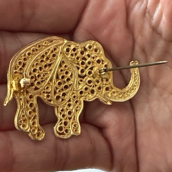 Filigree Elephant Animal Safari Brooch Die Cut Ornate Gold Tone Pearl Eye 0672 - Picture 2 of 10